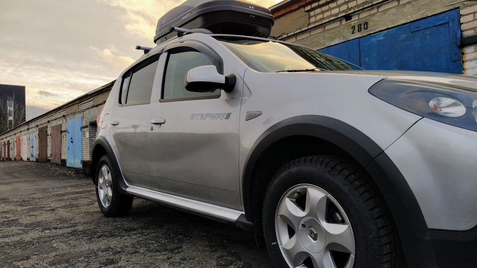 НЕ ГАСНЕТ СВЕТ В САЛОНЕ ПРИ ЗАКРЫТЫХ ДВЕРЯХ — Renault Sandero Stepway ...