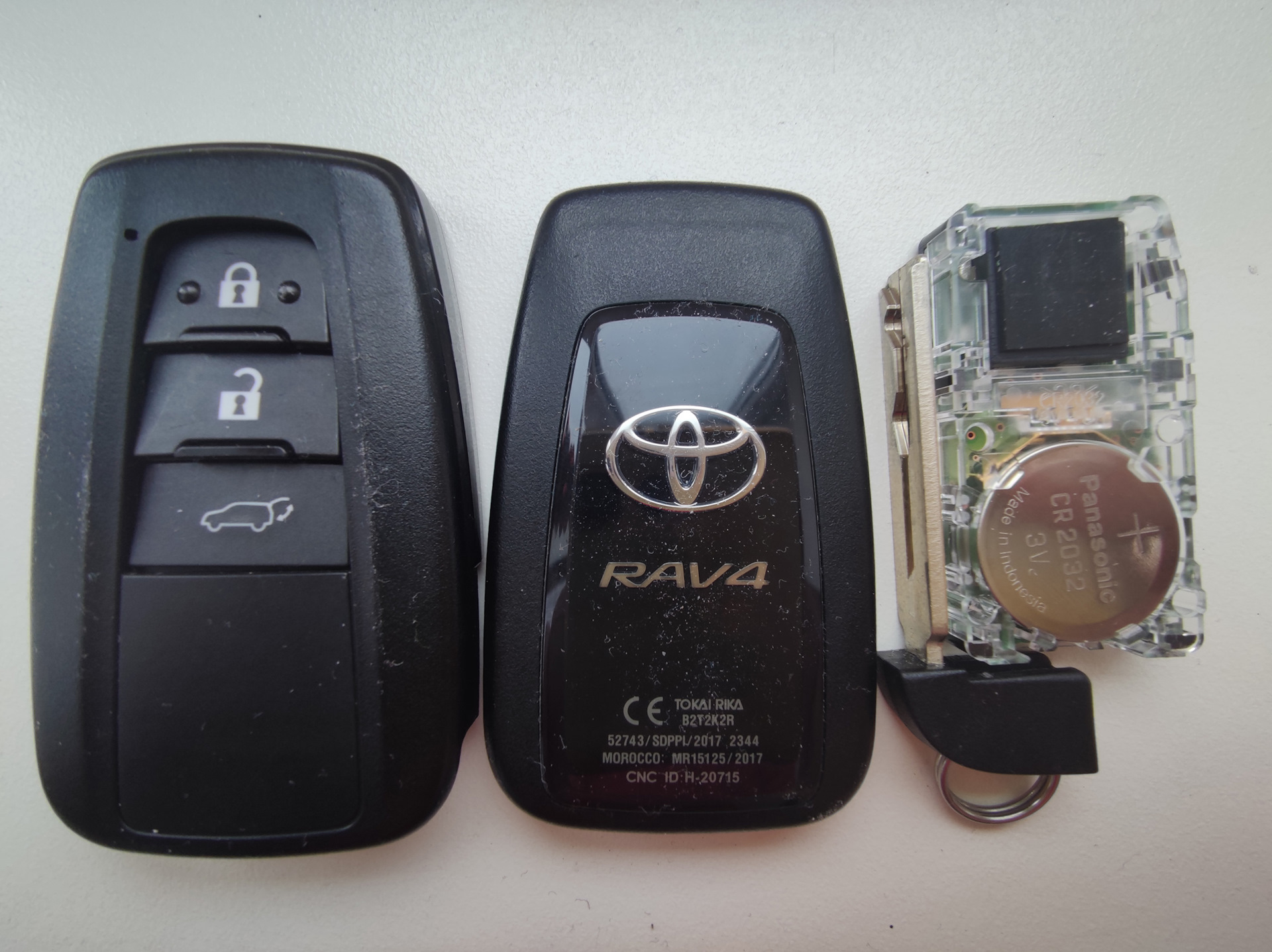 Чисто для статистики через 2 года и 2 месяца села батарейка в пульте ...