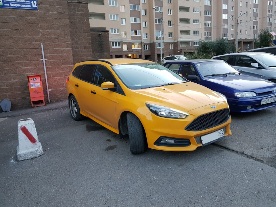 Пороги ST на форд фокус 3 Bumblebee — Ford Focus Wagon III, 1,6 л, 2016 ...