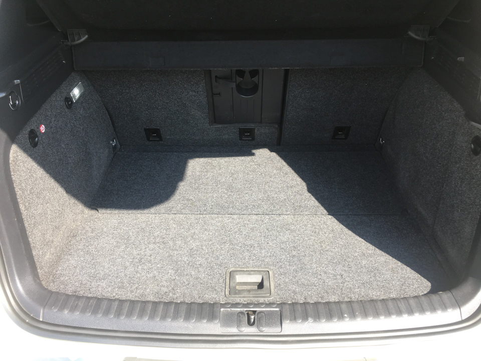 68. Шумоизолязия часть 3 багажник — Volkswagen Tiguan (1G), 2 л, 2011 ...