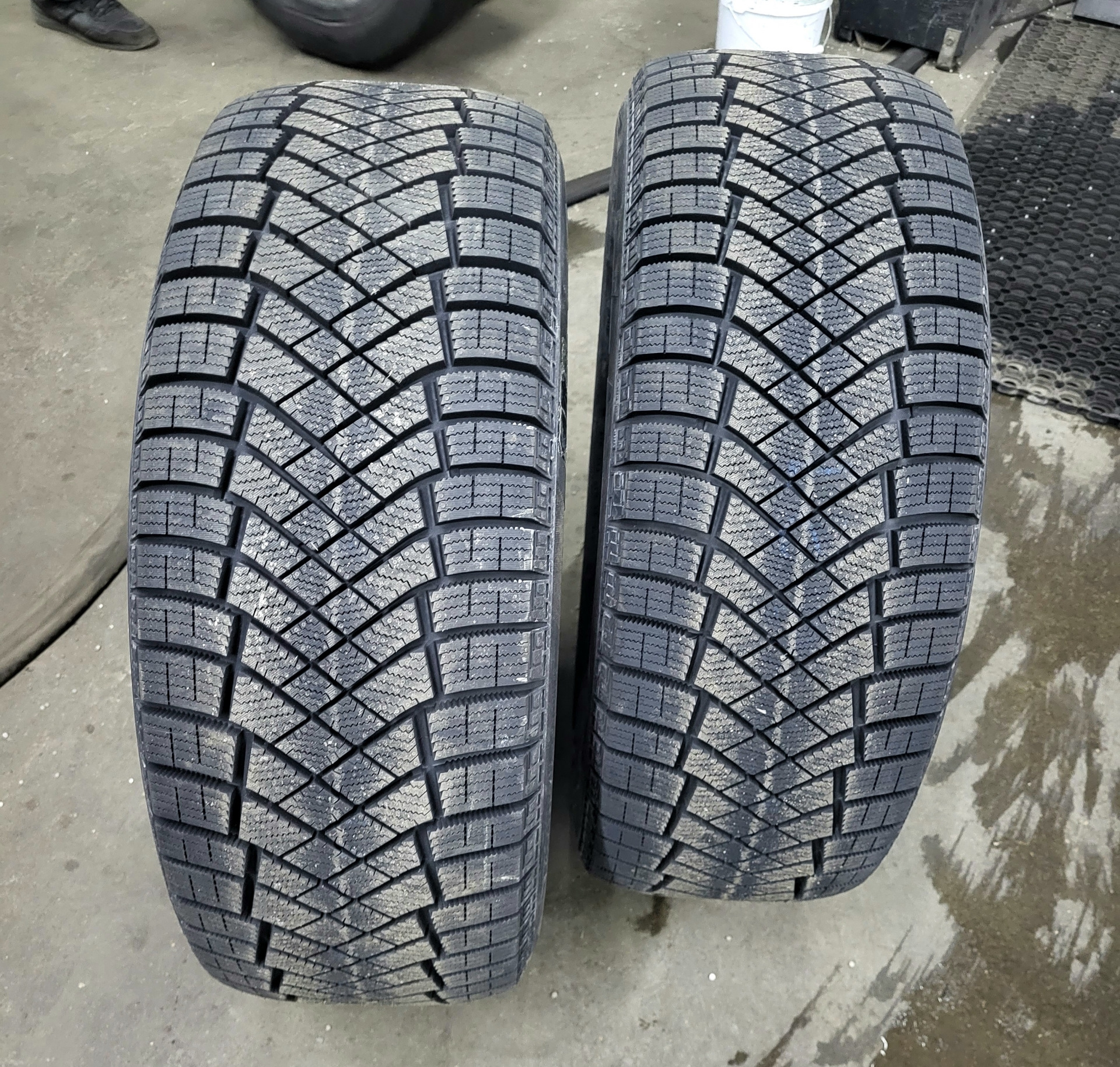 Pirelli ice zero fr 215 65 r16