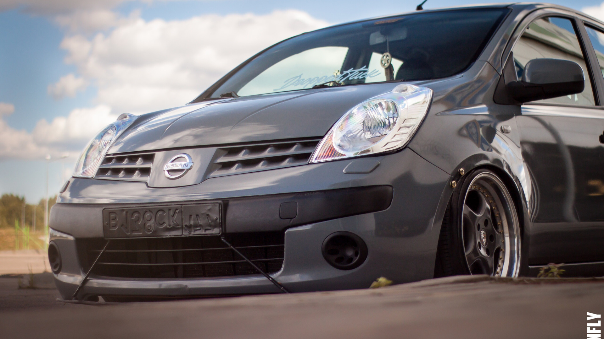 Nissan Note stance. Nissan Note стенс. Ниссан раша.