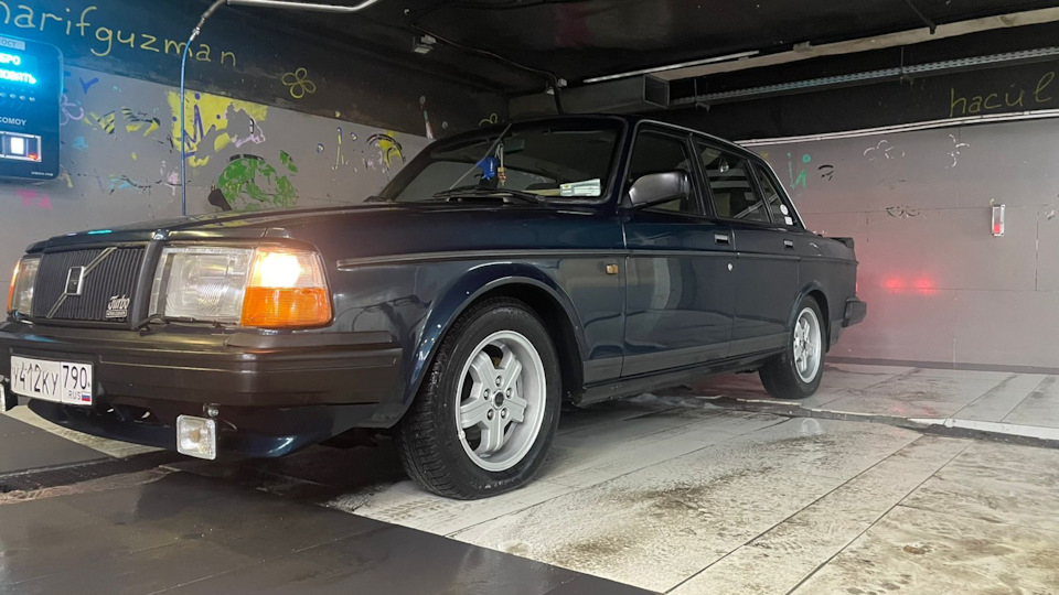 Шины зимние нешипованные Michelin 195/60 R15, литые диски Volvo 15 на ...