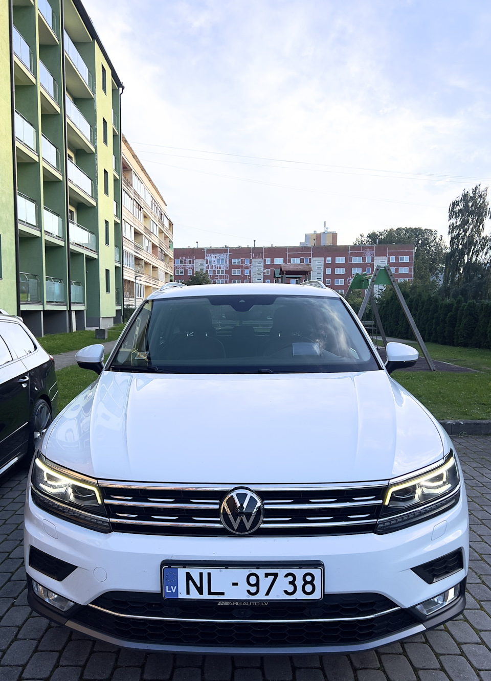 Новые эмблемы VW — Volkswagen Tiguan (2G), 2 л, 2016 года | тюнинг | DRIVE2