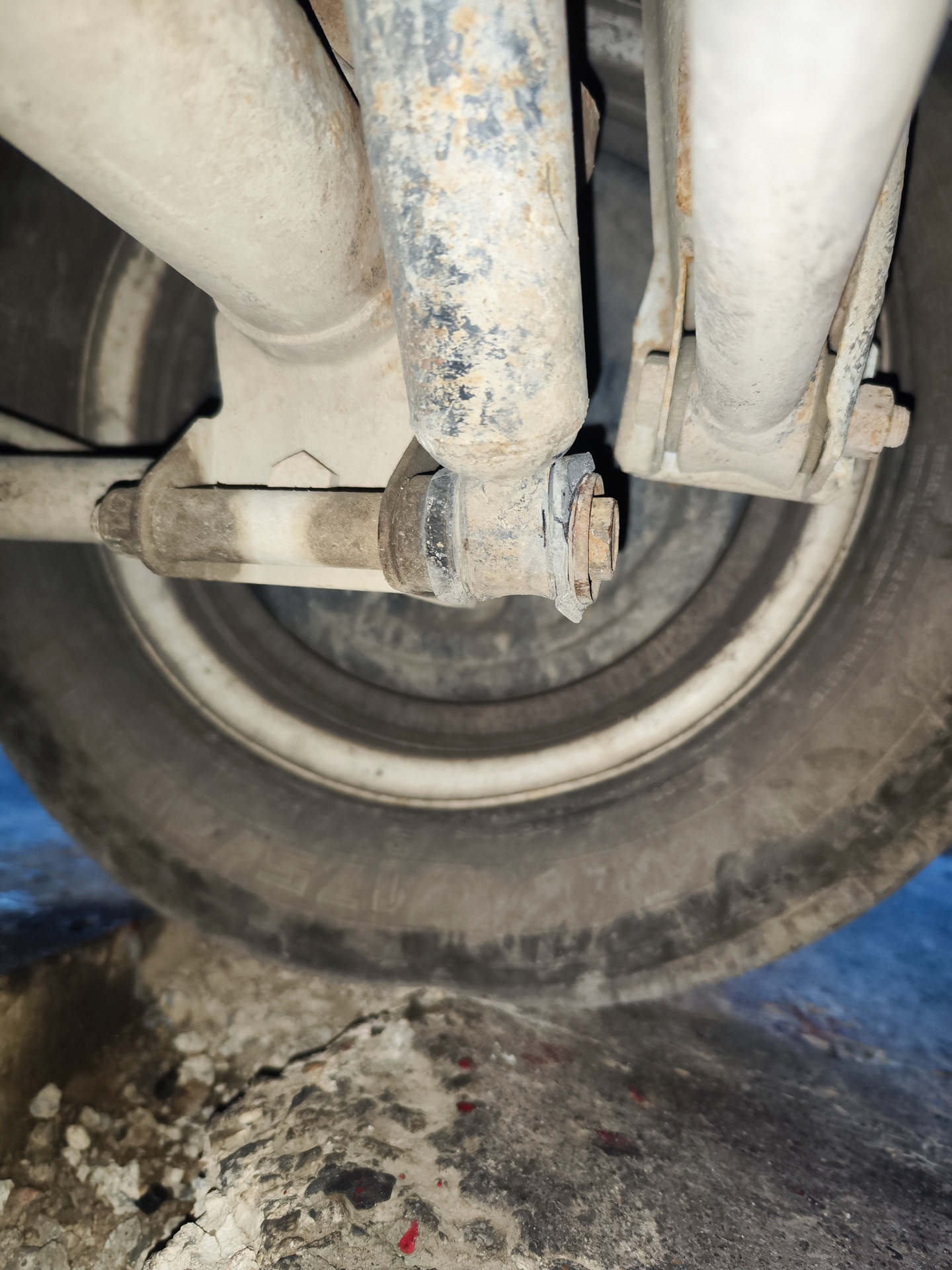 Опять замена нижних резинок амортизатора заднего правого, что за ...