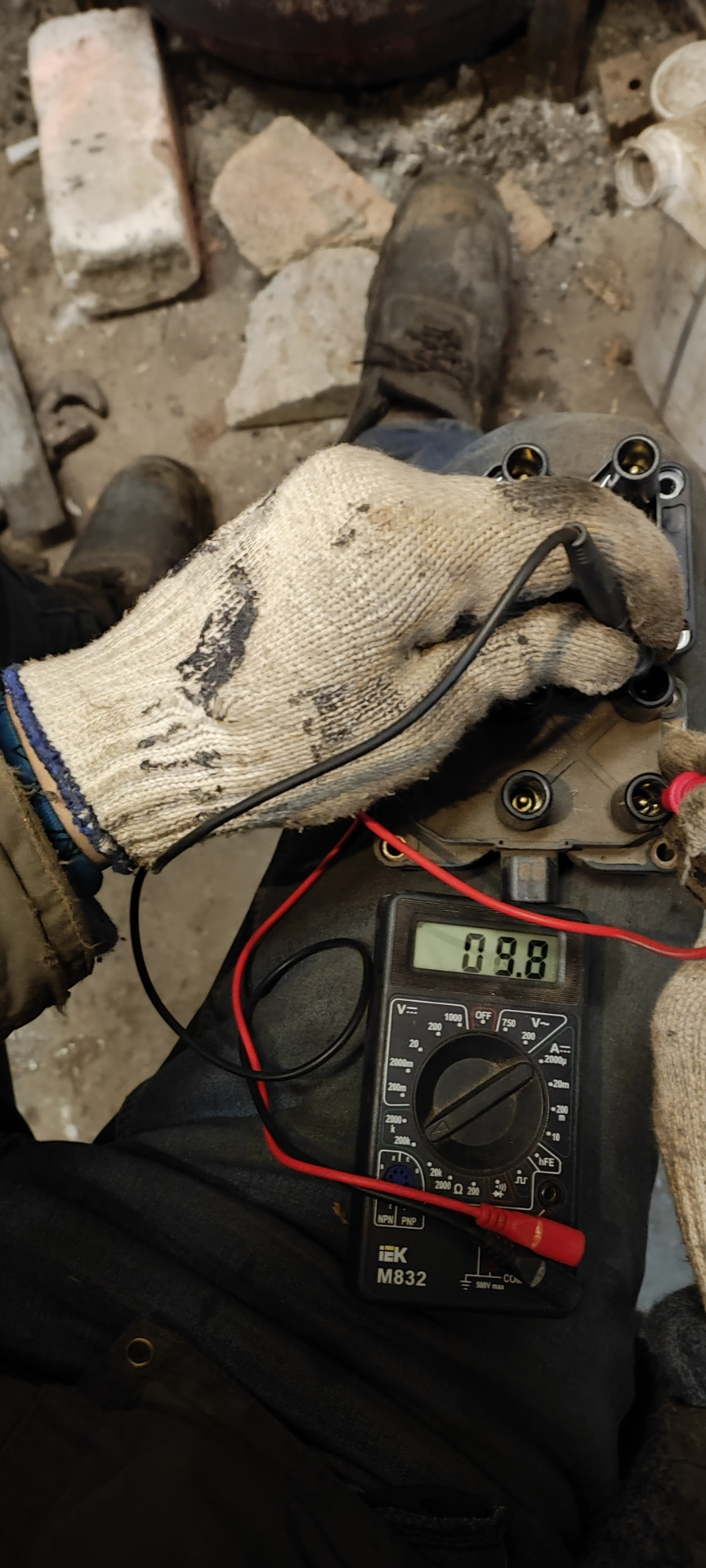 Не заводиться в мороз. Крутит но не схватывает. Нет искры. Решено ...