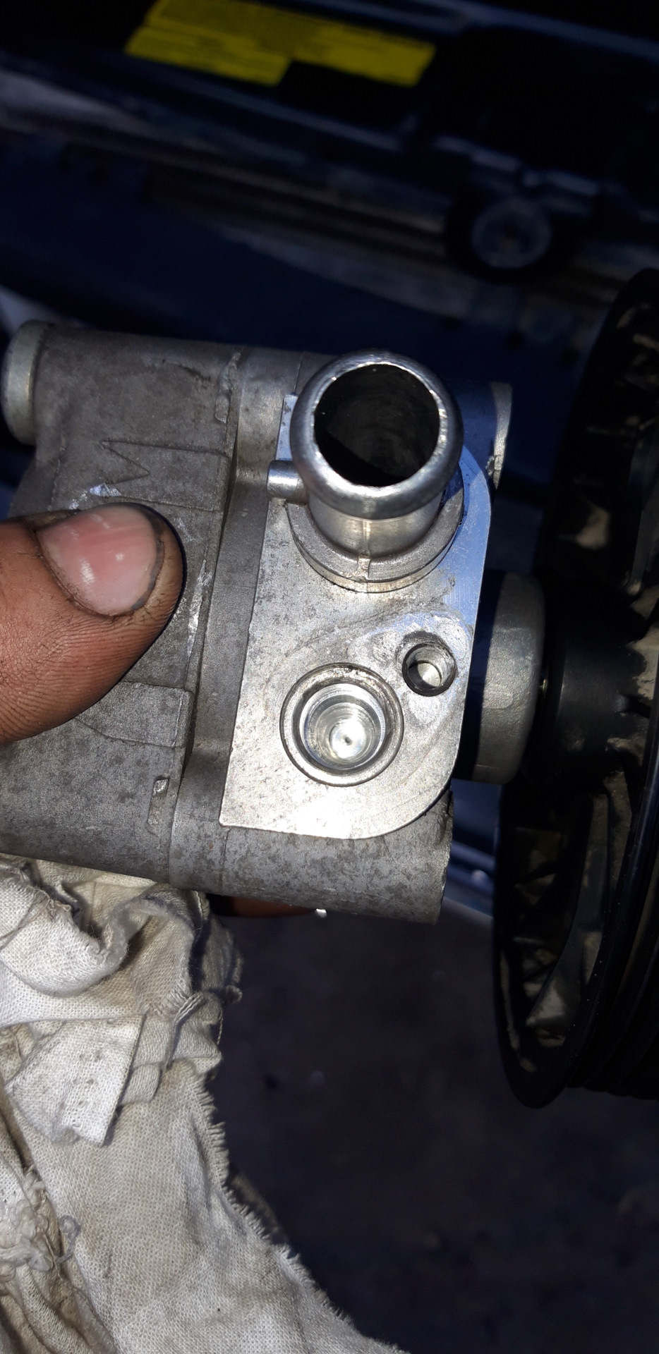 Потеет сальник насоса гур — Volvo XC90 (1G), 2,4 л, 2006 года ...