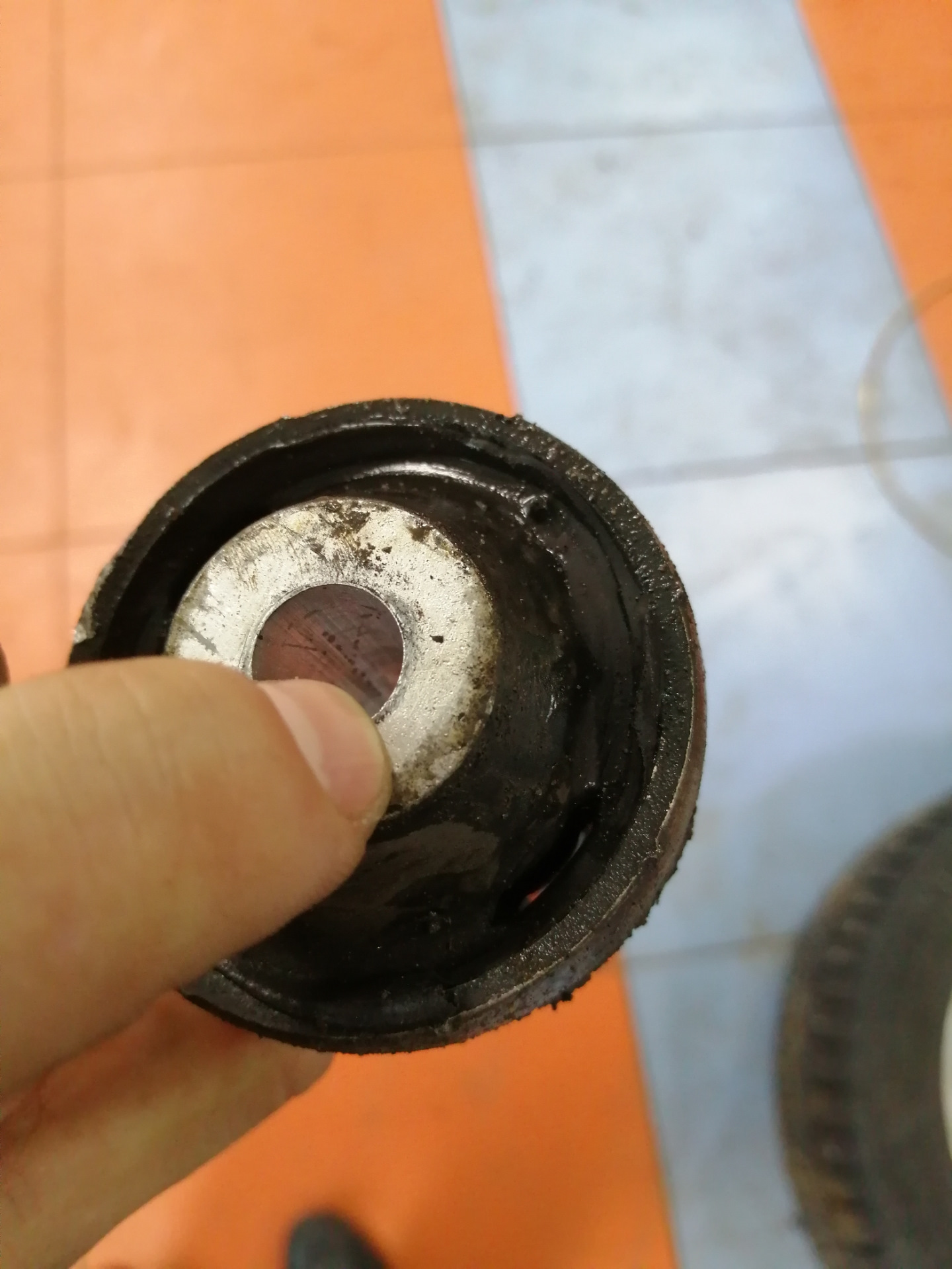 Замена заднего сайлентблока переднего рычага — Lada Vesta, 1,6 л, 2016 ...