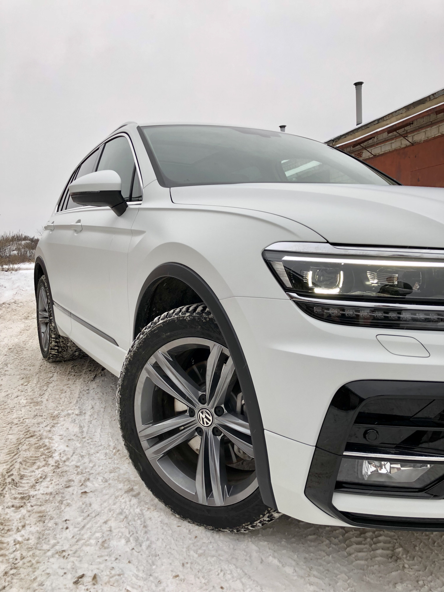 VW Tiguan в матовой плёнке