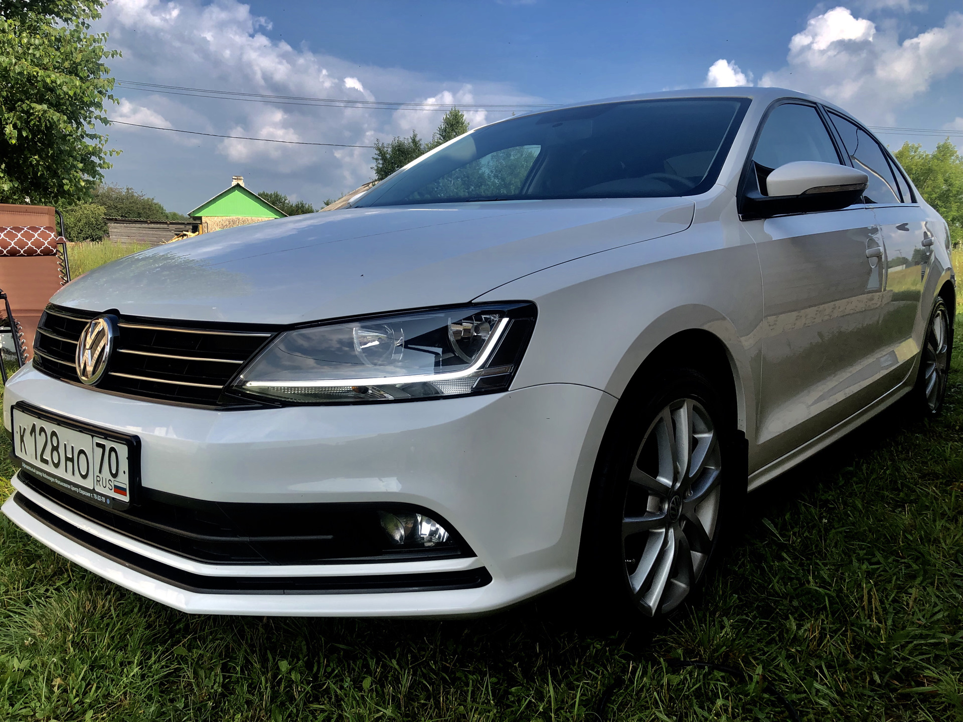 Фары джетта. Фары с лед полосой Jetta Джетта 6. Фары Jetta 6 led полоска. Лед полоса фары Джетта 6. Jetta 6 фары с led полосой.