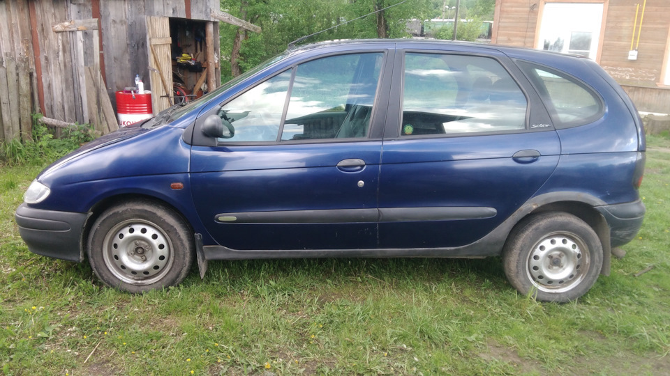 Рено сценик 1998г 1.6. Рено Сценик 1998. Рено Меган Сценик 1998. Renault Scenic 1998 капот.