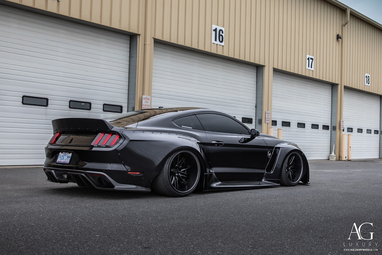 Ford Mustang 65 stance