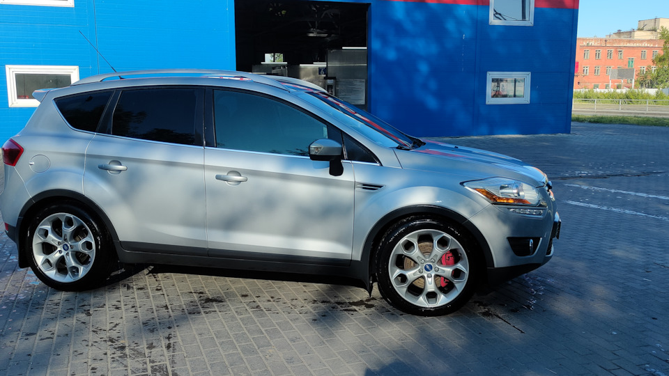 Ford Kuga 2.5 TURBO st1