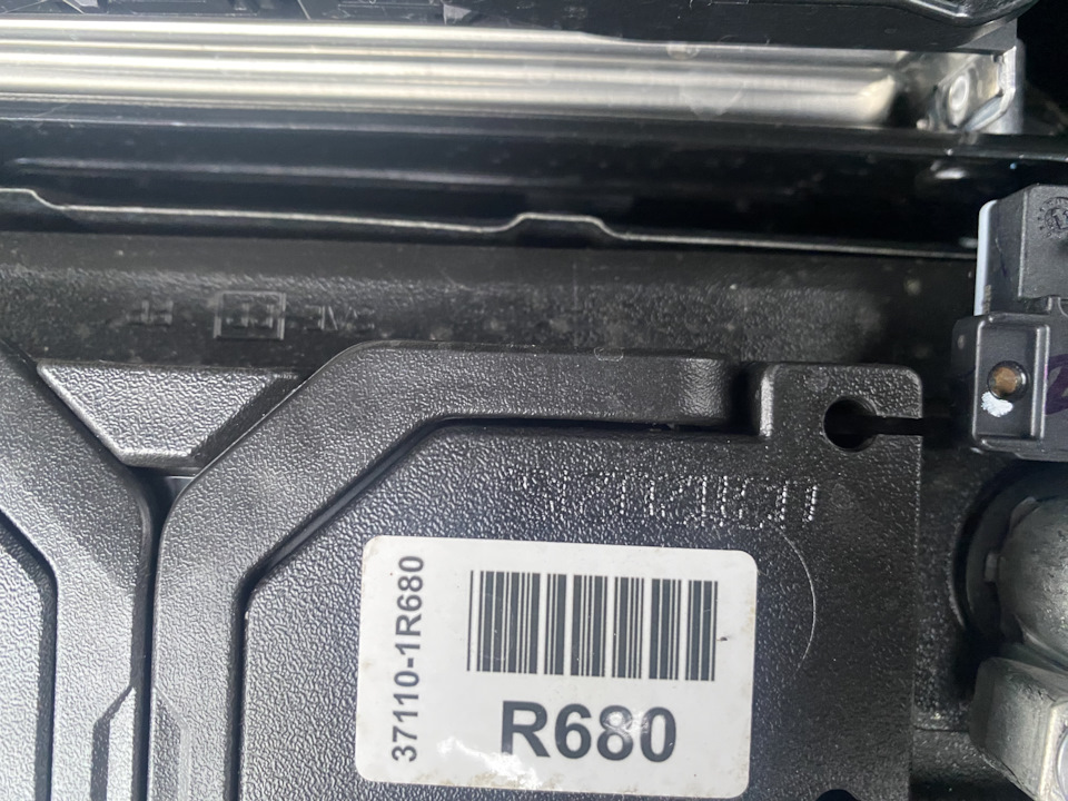 Аккумулятор 2021год — Hyundai Creta (1G). Запчасти на фото: 371101R680