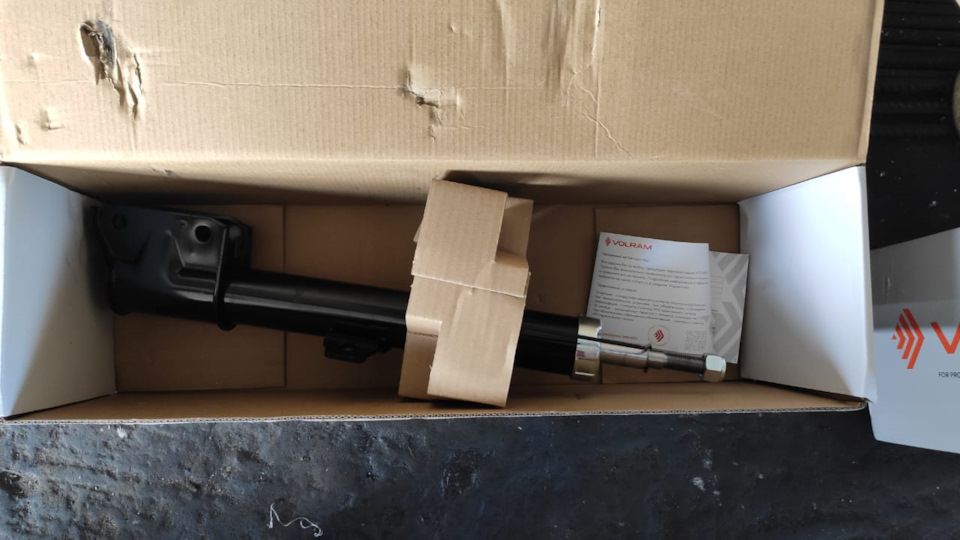 Замена передних амортизаторов DUSTER — Renault Duster (1G), 2 л, 2016 ...