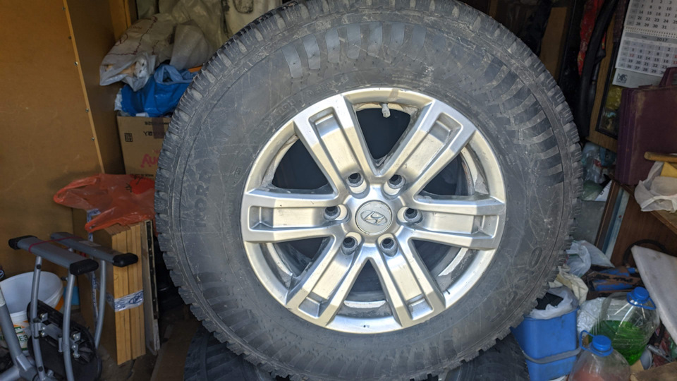 Шины зимние шипованные Nokian 215/75 R16, литые диски Диски на гранд ...