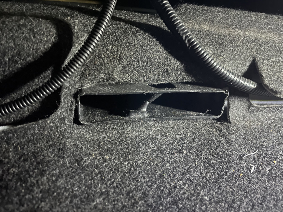 Обогревы ног для задних пасажиров — Toyota Corolla Rumion, 1,5 л, 2010 ...