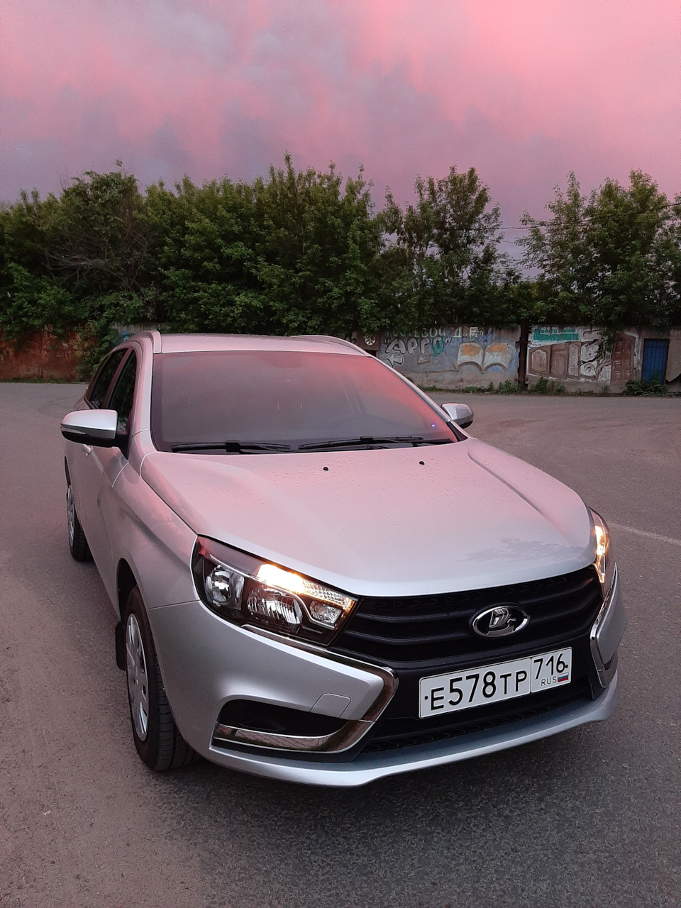 Lada Vesta закат