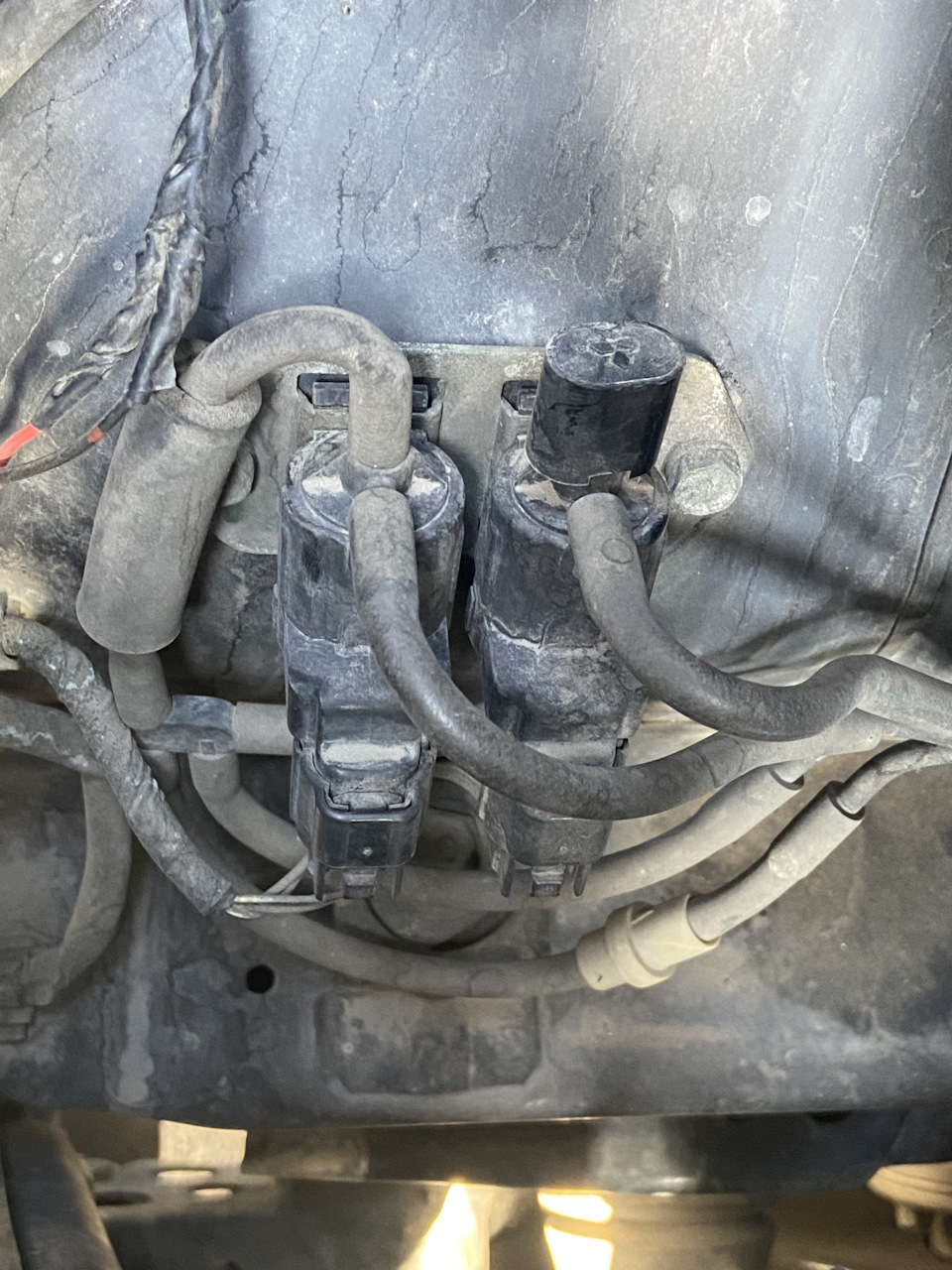 Вакуумные клапана, подрулевой шлейф — Mitsubishi Pajero (4G), 3 л, 2007 ...