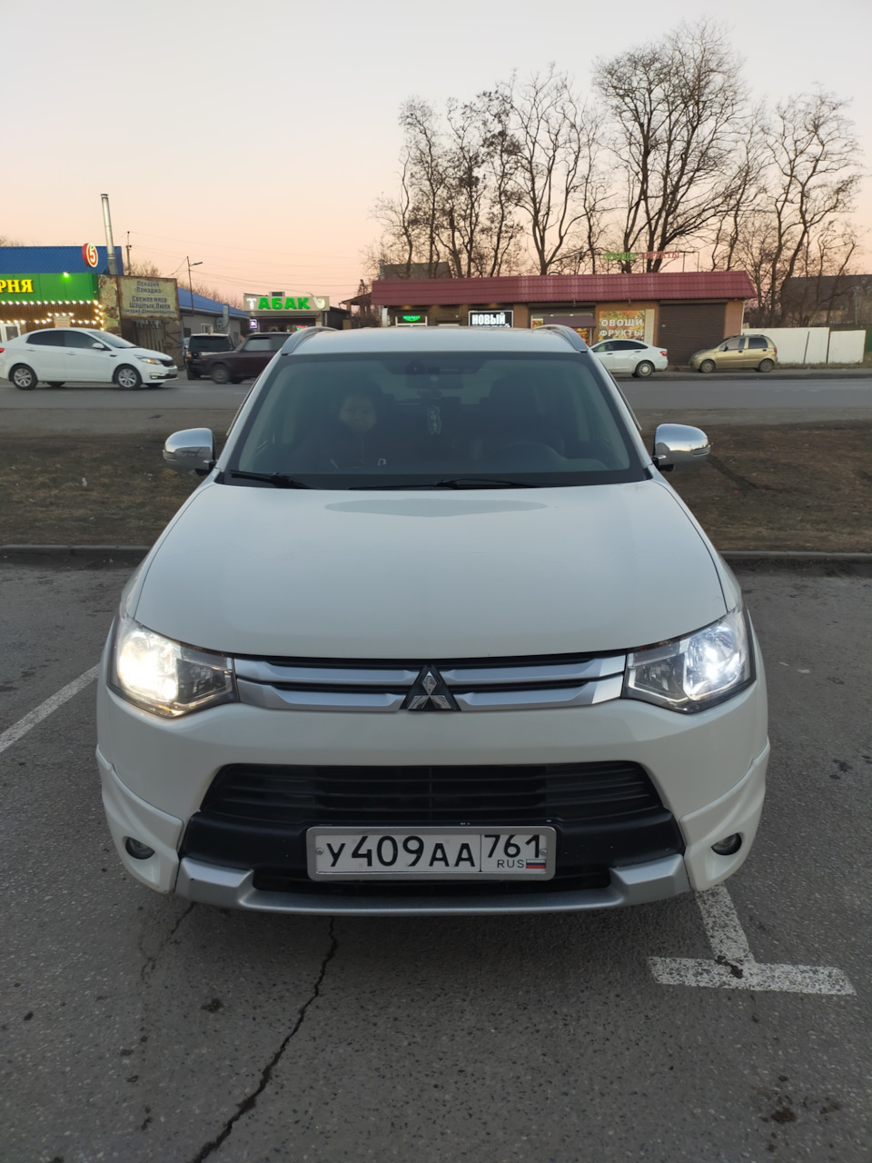 Ослеп на один глаз😀Замена ламп ближнего света. — Mitsubishi Outlander  (3G), 2,4 л, 2012 года | электроника | DRIVE2