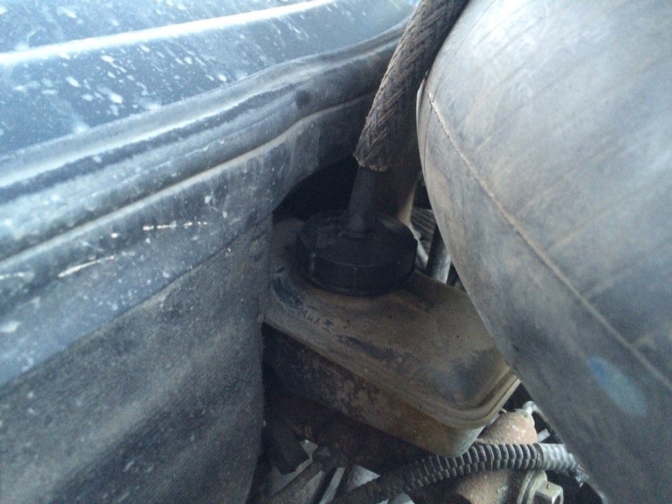 Прокачка тормозов в одиночку. — Lada 21102, 1,5 л, 2003 года | своими ...