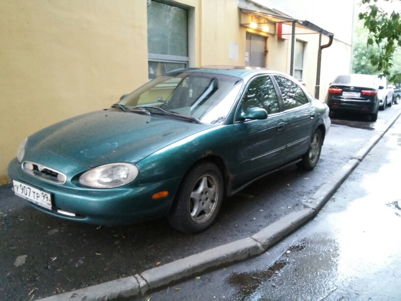 Ford Taurus 3