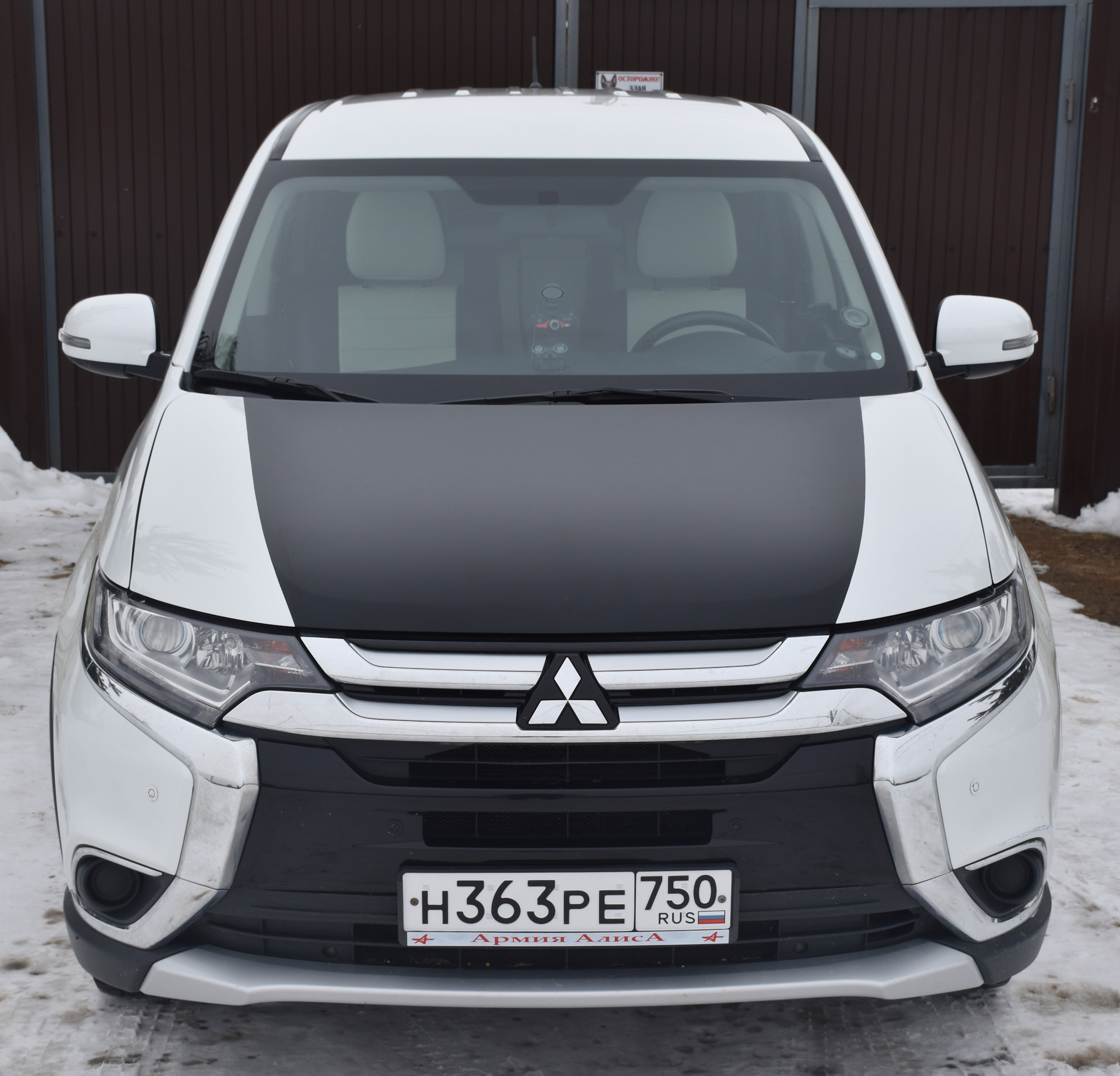 Mitsubishi Outlander матовый