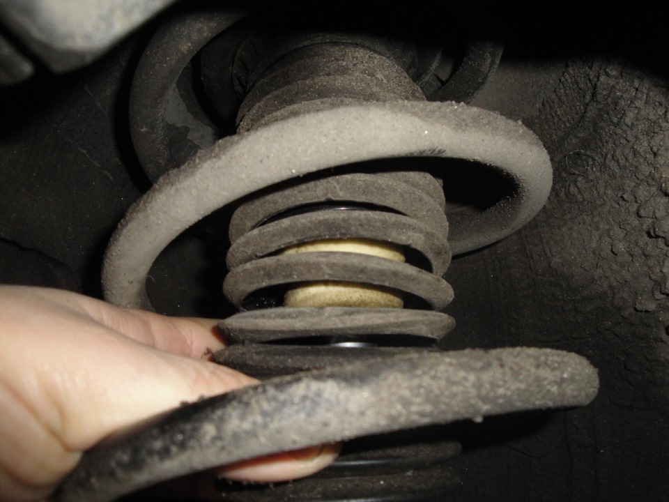 Как снять пыльник переднего. Шаровые опоры на оду 2126 заднего провода. Пыльник пыльника наружной гранаты lada niva. Пыльник шруса внутренний ауди 80 б3. Стойки мазда сх5.