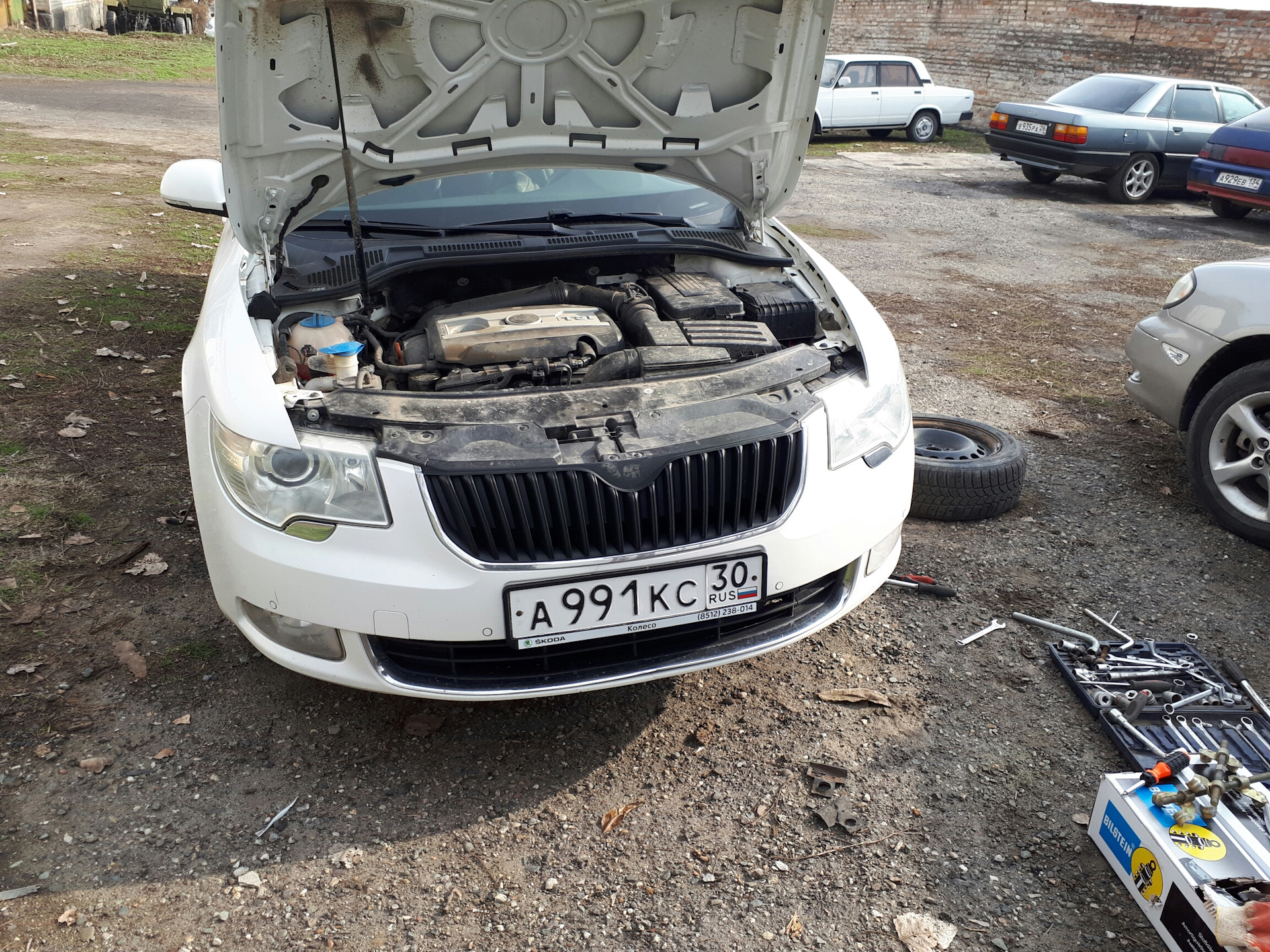 Замена передних стоек — Skoda Superb Mk2, 1,8 л, 2013 года | своими ...