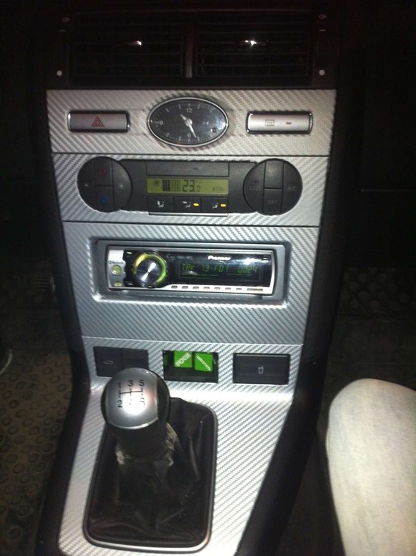 оклейка пленкой под карбон — Ford Mondeo III, 1,8 л, 2004 года | тюнинг ...