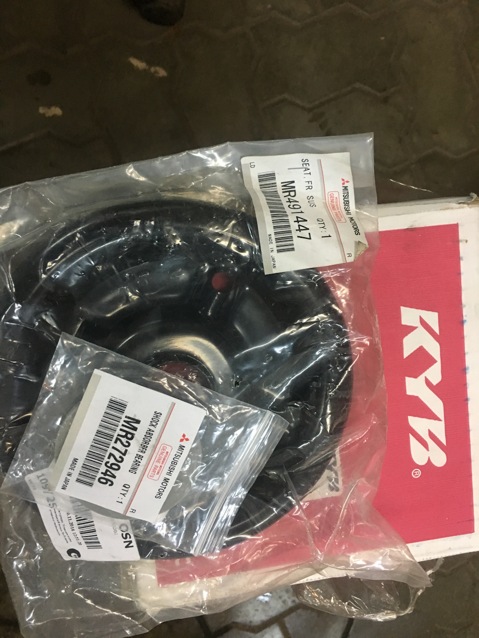 MR491447 СЕДЛО ПРУЖИНЫ ПЕРЕДНЕЙ ПОДВЕСКИ, ВЕРХНЕЕ Mitsubishi | Запчасти ...