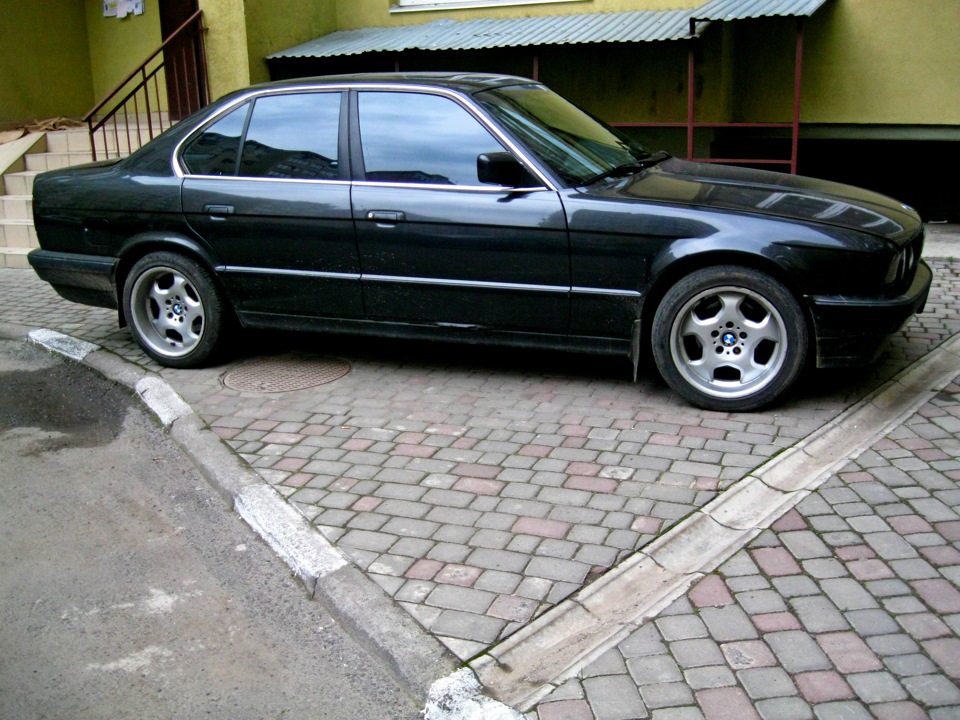 16 стиль. Rondell 0053 BMW e34. Rondell на БМВ е34. Rondell 0053 r17 е34. 21 Стиль БМВ е34.