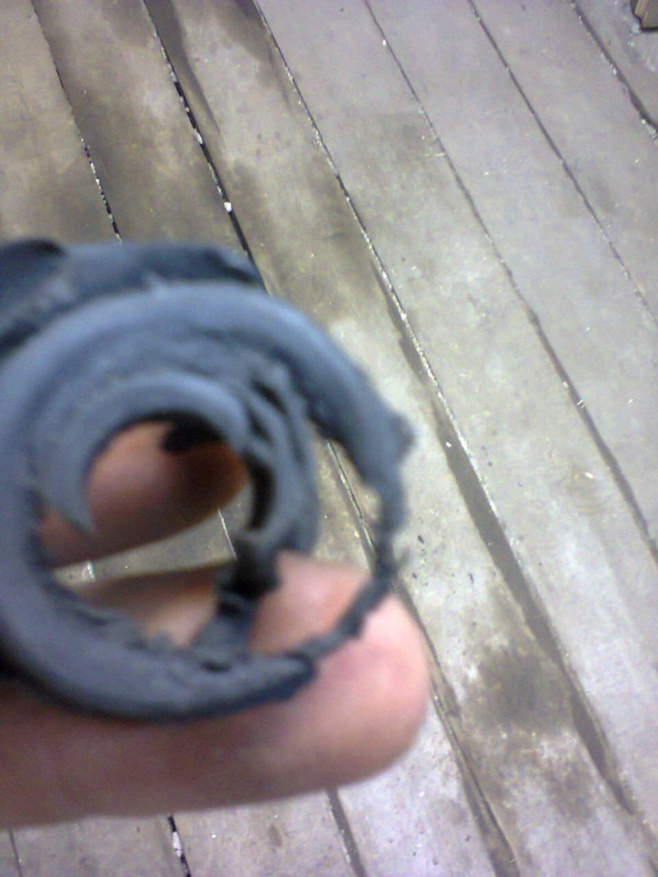 Втулки на задних амортизаторах — ГАЗ 31029, 2,4 л., 1995 года | своими ...