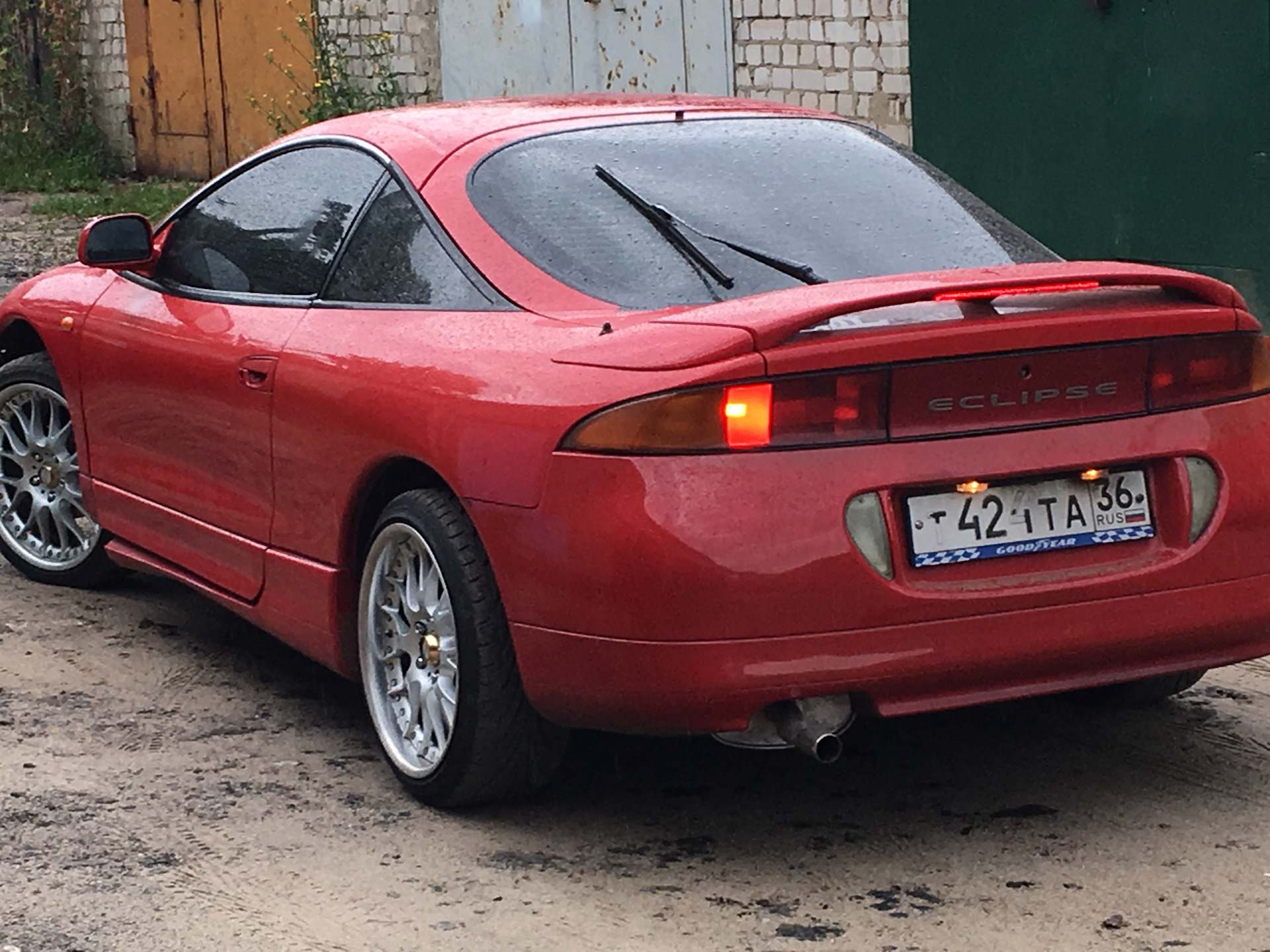 Mitsubishi Eclipse вид спереди