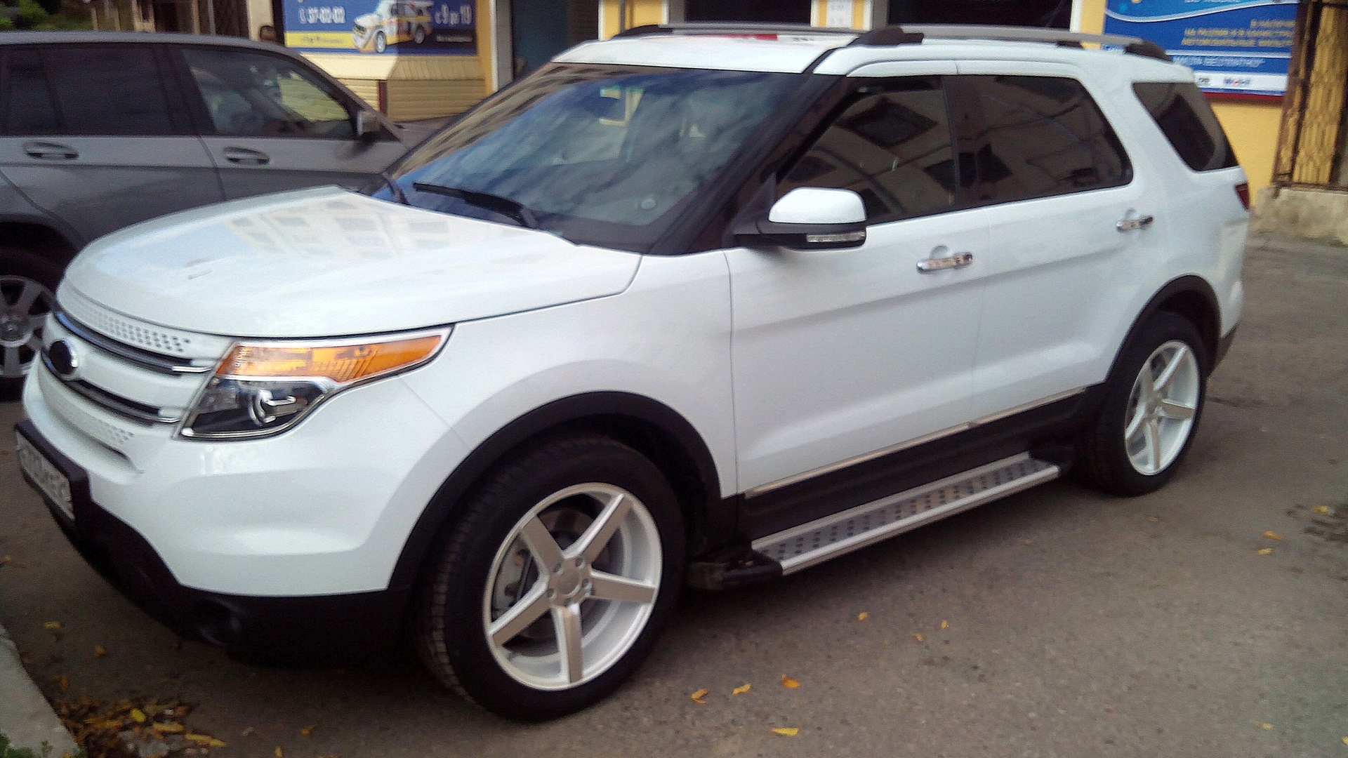 Ford Explorer 2016 Custom Tuning White