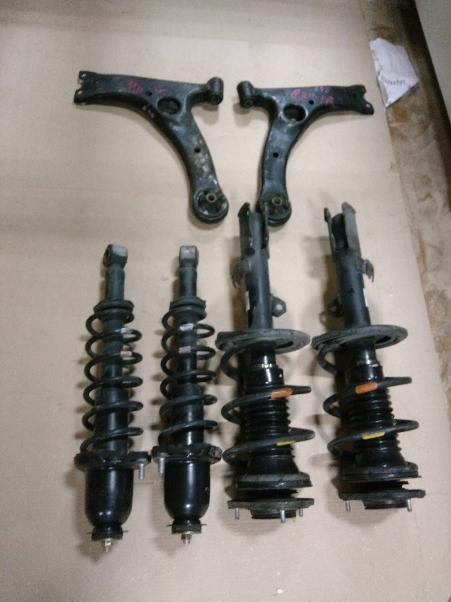 Стойки в сборе на короллу. — Toyota Corolla (120), 1,4 л, 2004 года ...