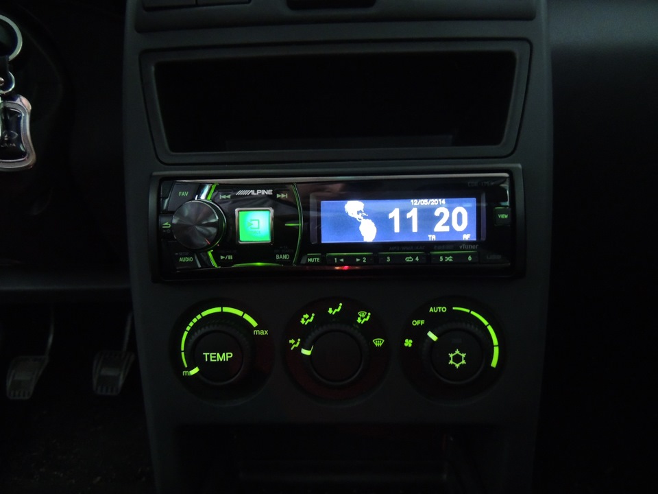 Alpine CDE-175R установка в новую панель приоры без рамки — Lada Приора ...