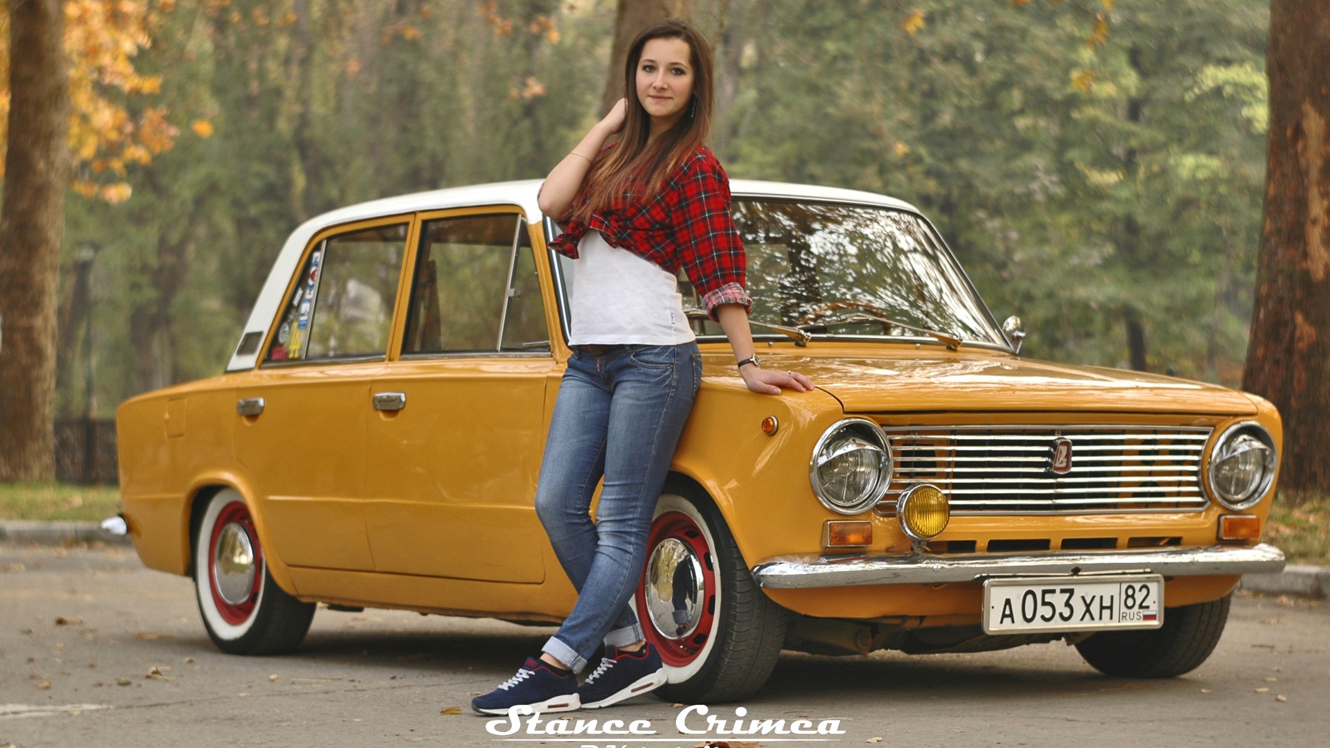 Look at car. ВАЗ 2101 Аверина Анастасия. Девушка на копейке. ВАЗ 2101 девушка. Копейка машина с девушкой.