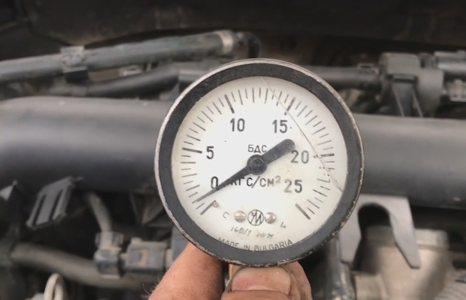 Компрессия в двигателе фольксваген гольф 3. Компрессия двигателя фольксваген. 6. Ix35 замер давления масла. Компрессия 11.