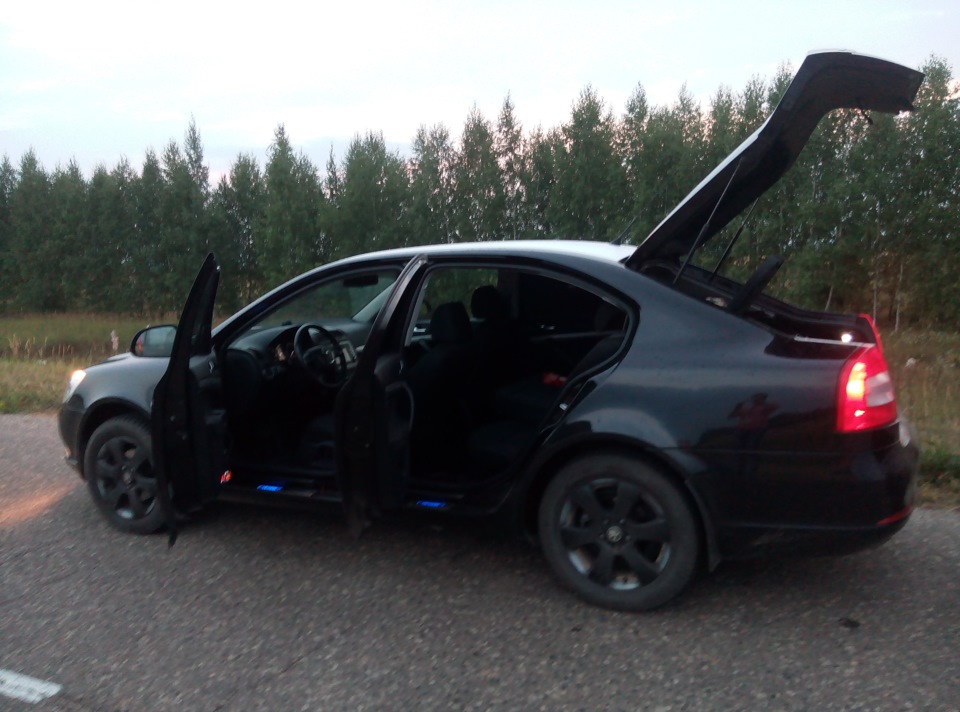 накладки с подсветкой и лого в дверях — Skoda Octavia A5 Mk2, 1,6 л ...