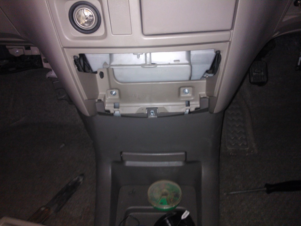 Как снять салонный фильтр тойота виш Замена салонного фильтра - Toyota Noah, 2 л, 2006 года расходники DRIVE2
