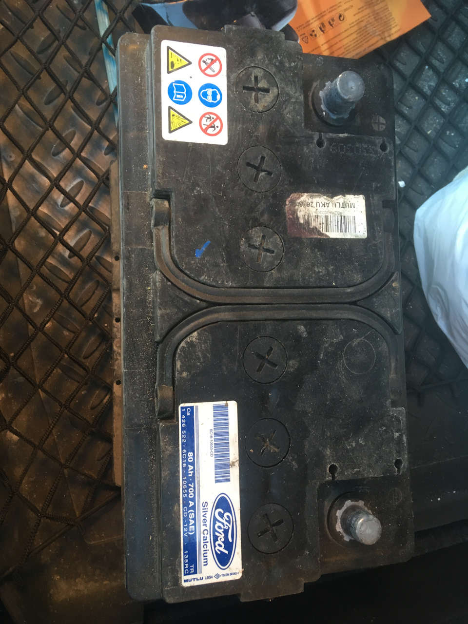 Профилактика аккумулятора — Volvo XC70 III, 2,4 л, 2008 года ...