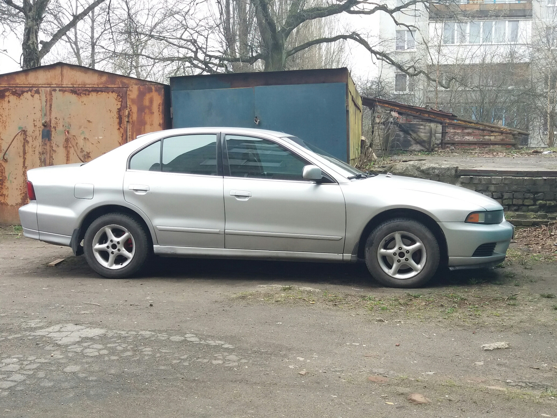 Шины митсубиси галант. Галант 8 на 15 дисках. Mitsubishi Galant (8g) 2003 года. Литье на Галант 8. Колеса Мицубиси Галант 2.4 2008.