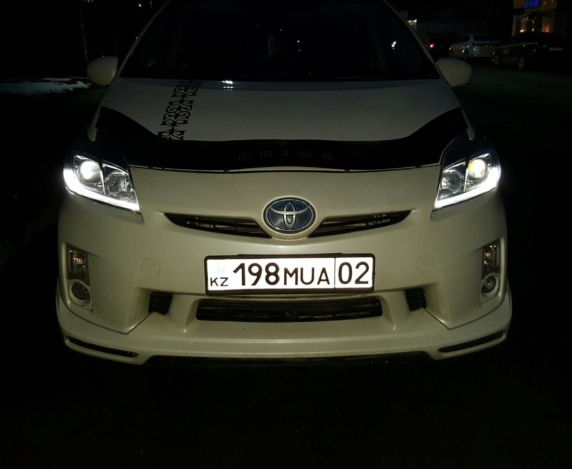 Led prius. Тойота приус 20 кузов. Ходовые огни prius 30. Toyota prius 30 рестайлинг. Лед лампы в тойота приус 2014.