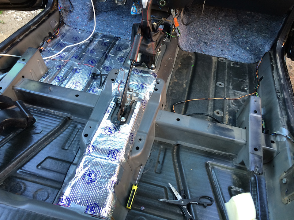 Антикоррозийная обработка пола салона, ШВИ, теплоизоляция — Lada Granta ...