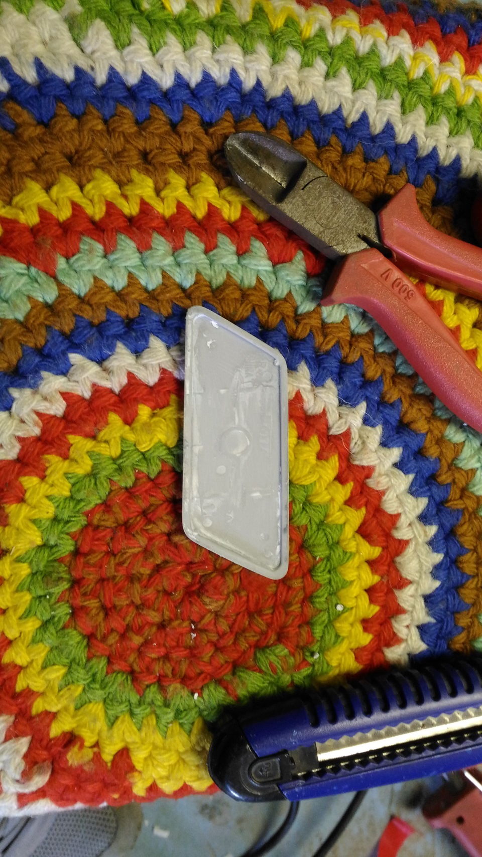 Удаляем лишнии элементы с обратной стороны — KIA Sorento (2G)