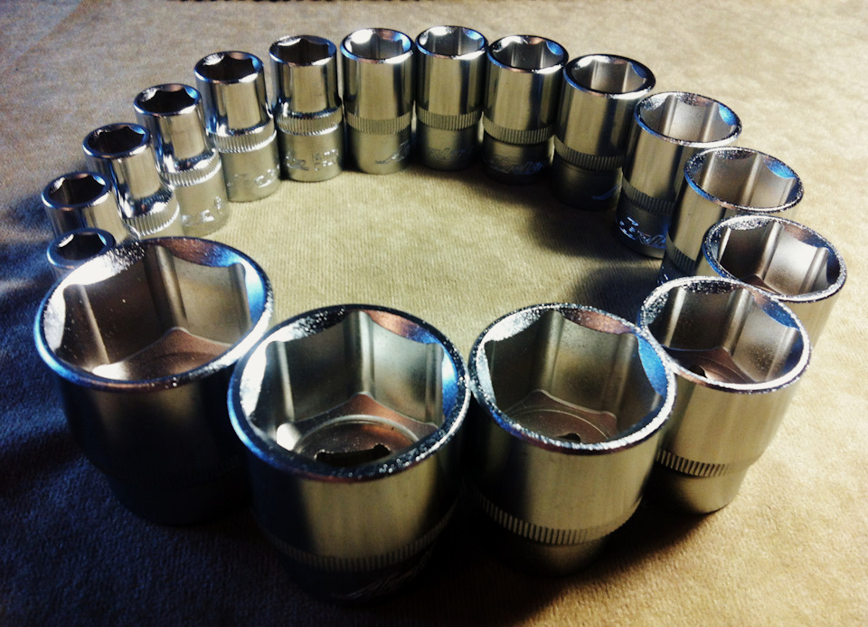 Торцевые головки разных размеров : 8, 10, 11, 12, 13, 14, 15, 16, 17, 18, 19, 21, 22, 24, 27, 30, 32 — Lada 21124