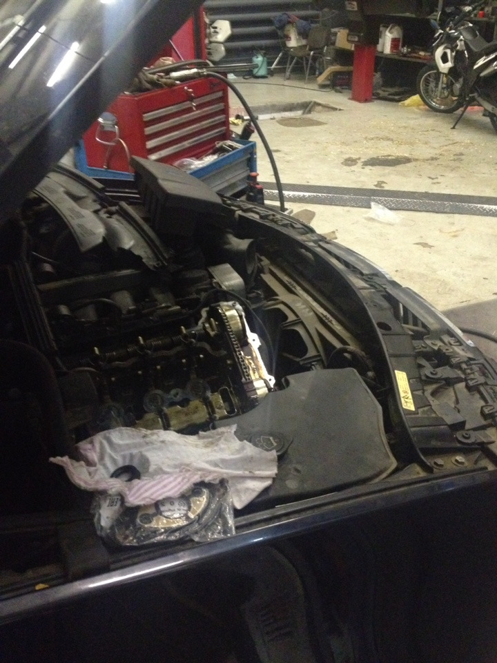 Замена прокладок клапанной крышки на Bmw x3 e83 n52 давило масло из под ...