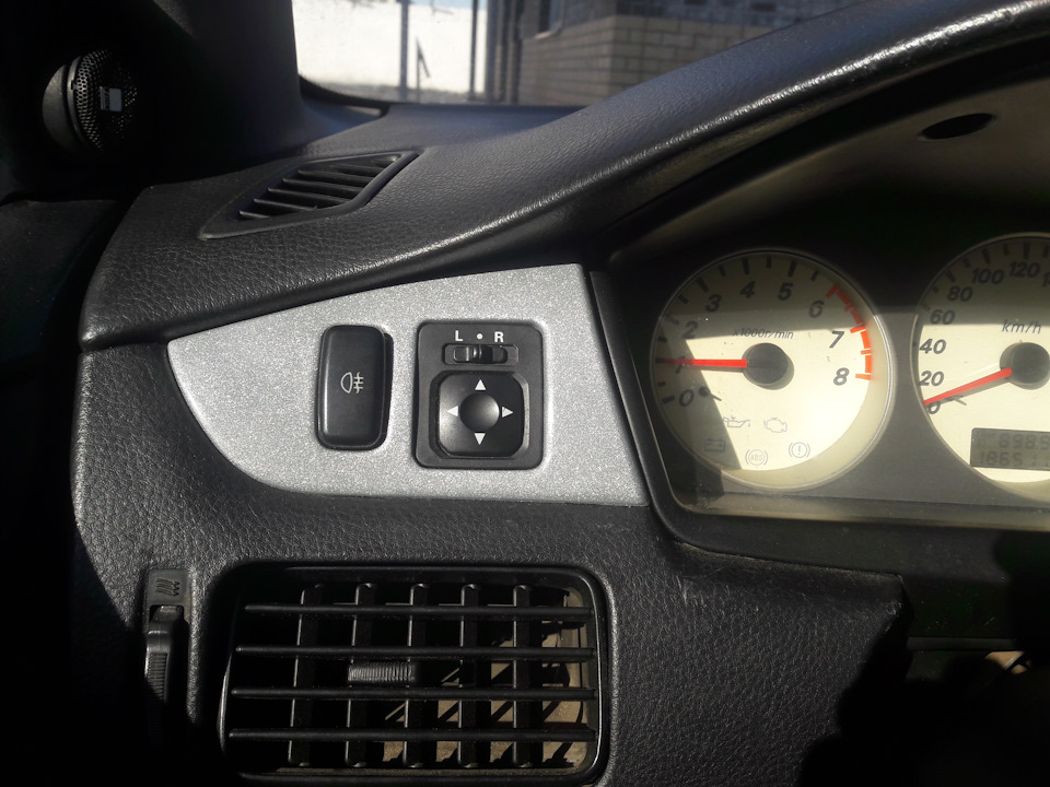 На солнце — Mitsubishi Lancer IX