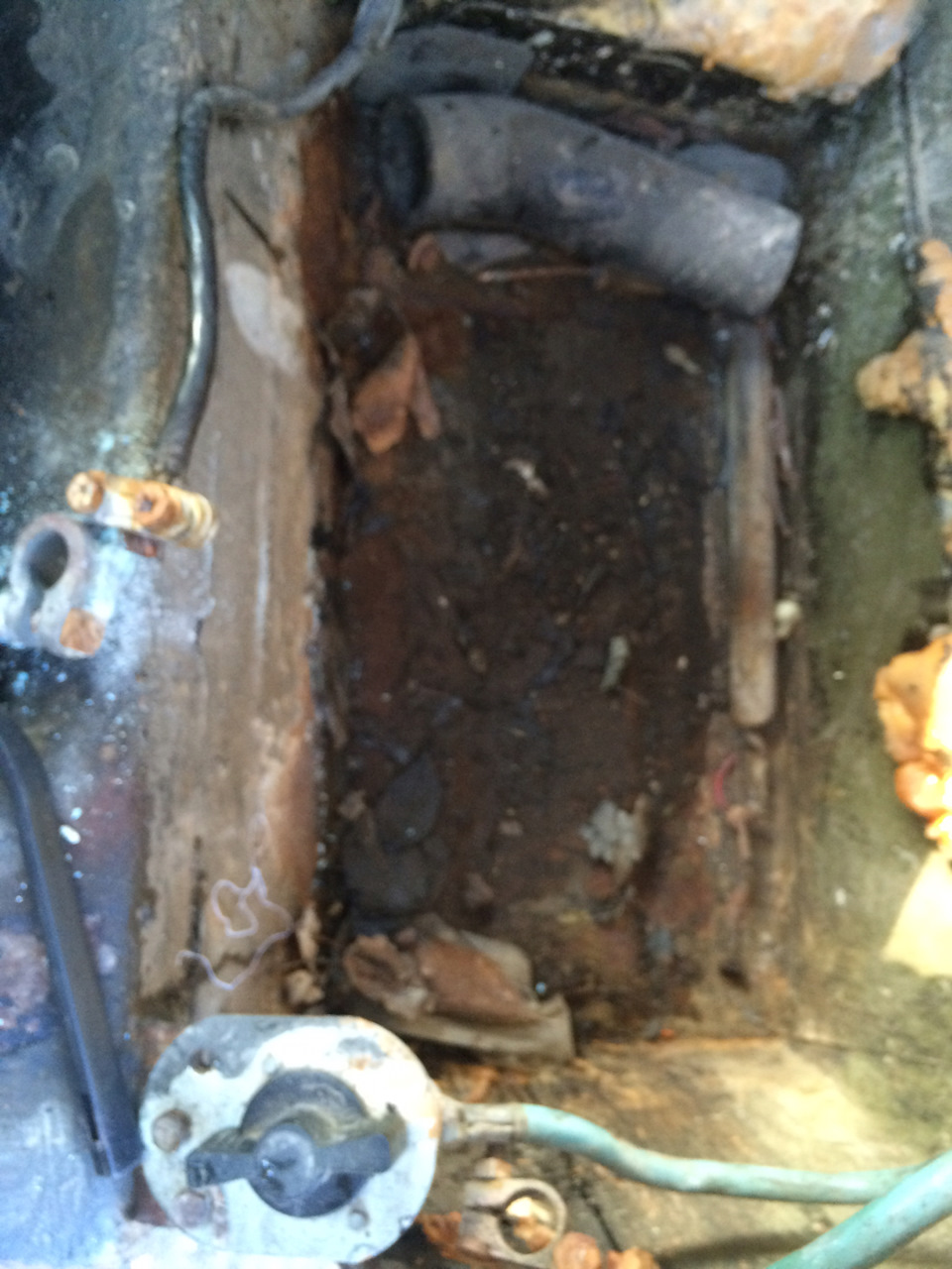 18.05.17 чистка клемм аккумулятора — УАЗ 3303, 2,5 л, 1985 года ...